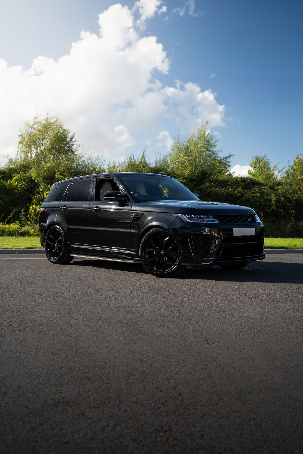 Range Rover SVR & ยฃ50K+ Instant Wins
