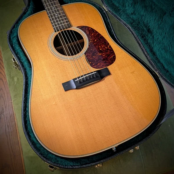 MARTIN HD-28 DREADNOUGHT, FINISHED IN NATURAL