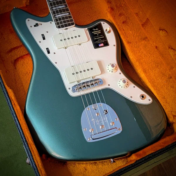 FENDER AMERICAN VINTAGE II 1966 JAZZMASTER, SHERWOOD GREEN METALLIC