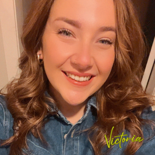 Winner Victoria  Smith background